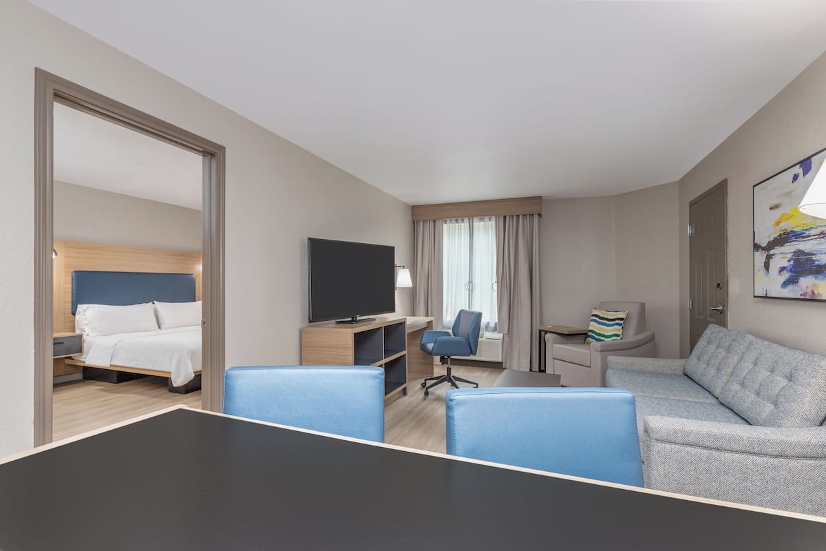 1 bedroom, desk, laptop workspace, blackout drapes