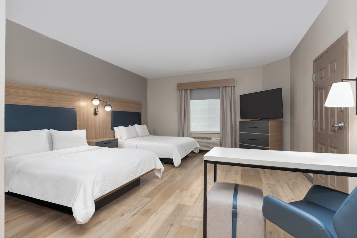 1 bedroom, desk, laptop workspace, blackout drapes