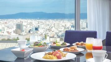 Café da manhã com buffet todos os dias (JPY 3000 por pessoa)