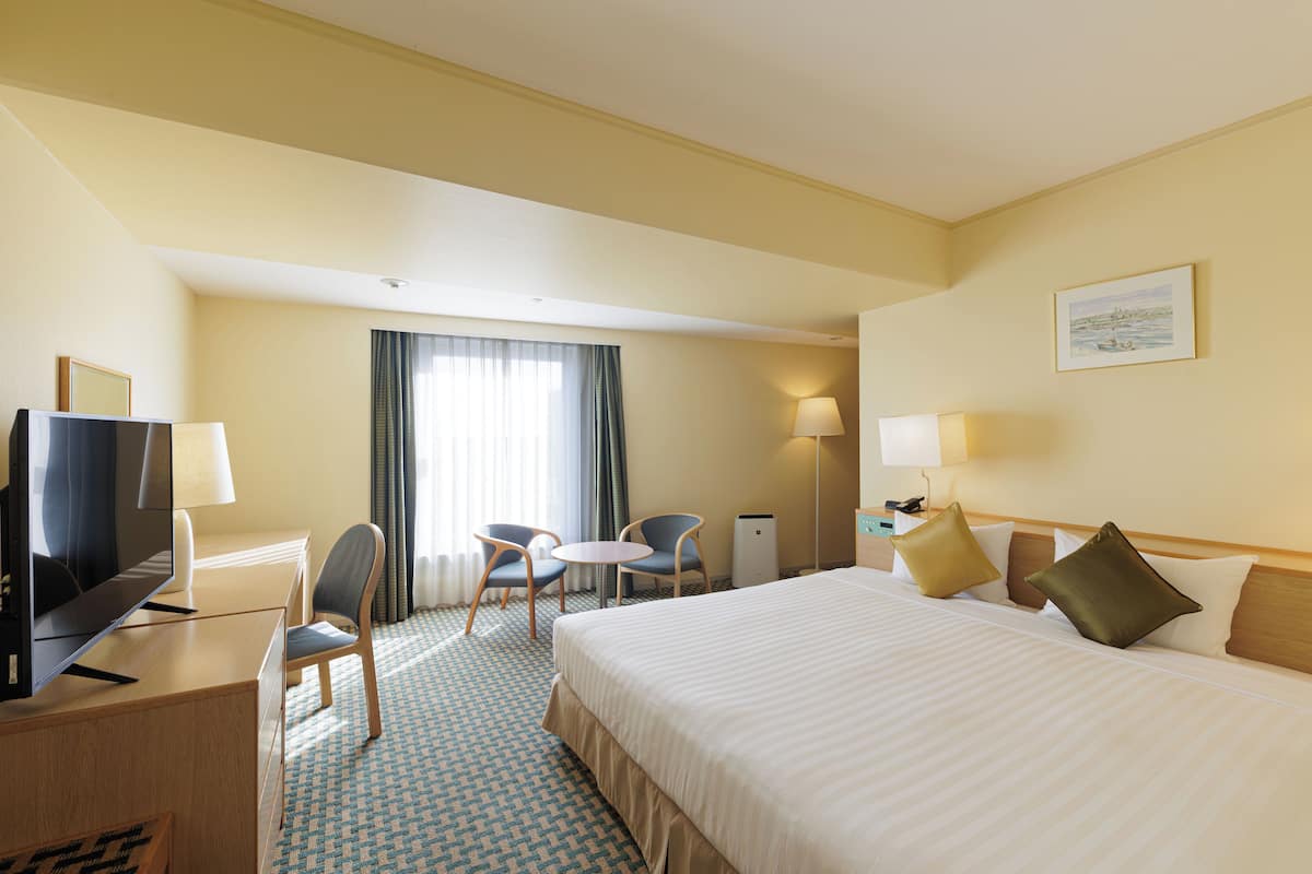 Desk, free WiFi, bed sheets