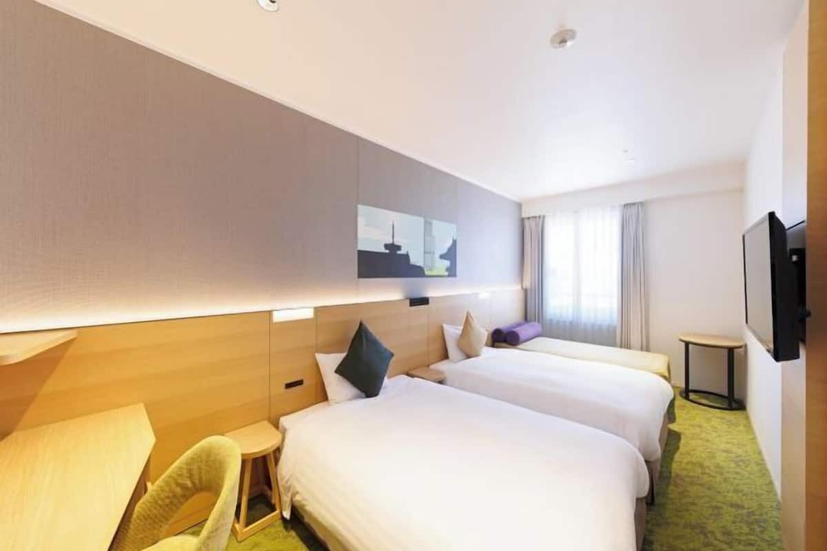 Desk, free WiFi, bed sheets