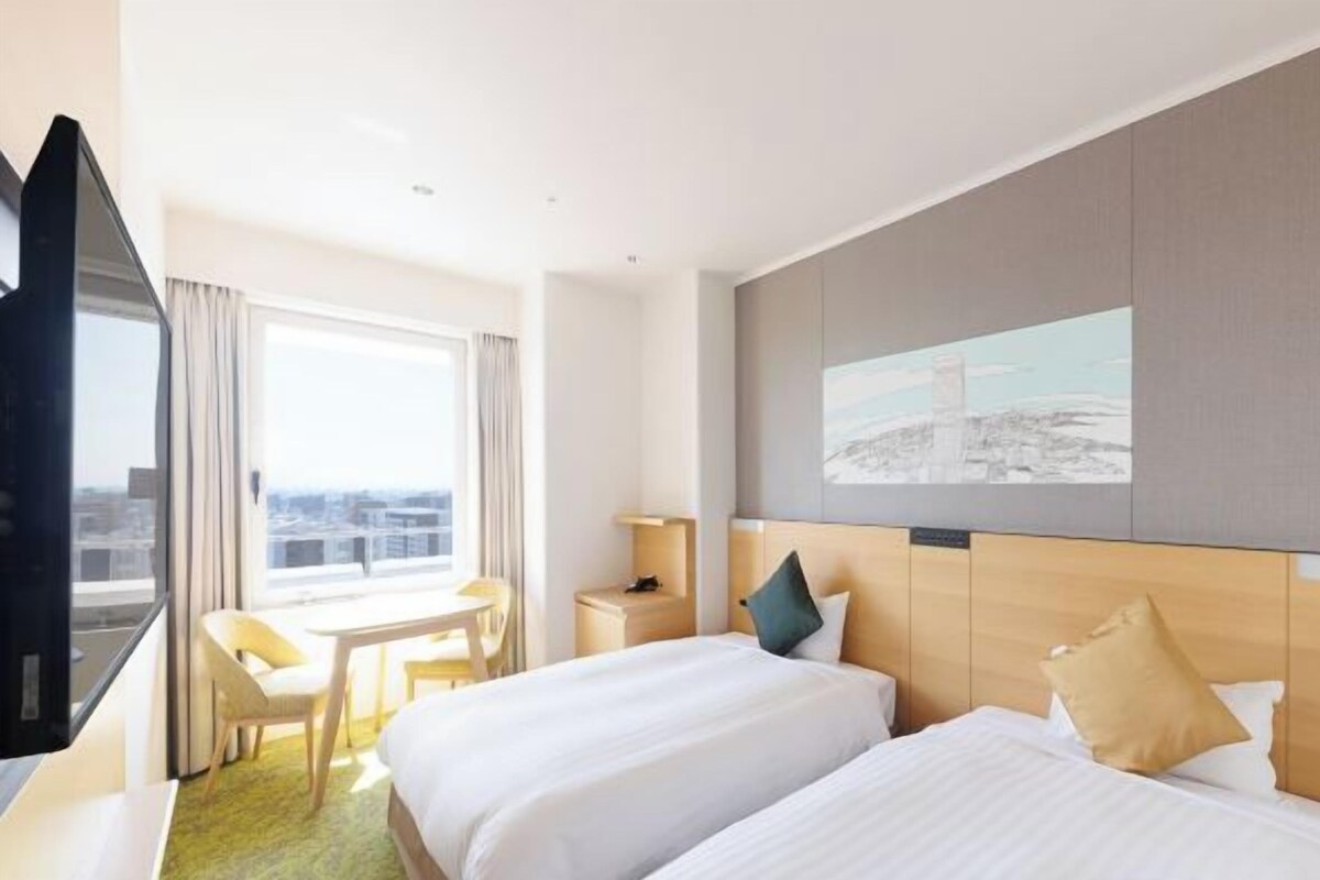 Escritorio, wifi gratis, ropa de cama