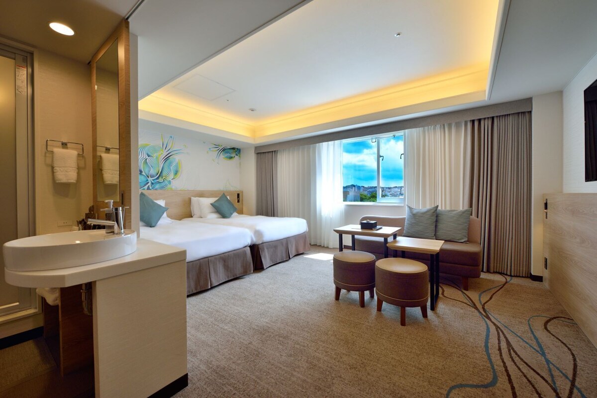 Deluxe Twin Room | Pillowtop beds, in-room safe, blackout drapes, WiFi (free)