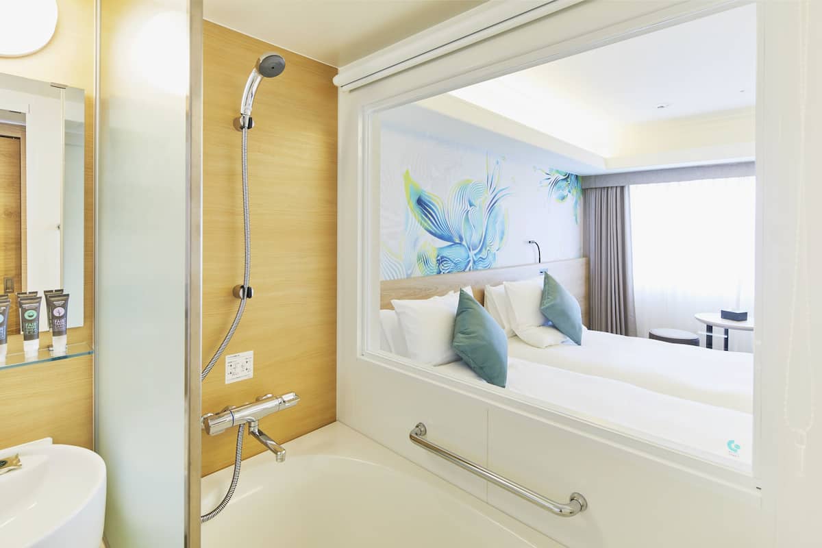 combined shower/bathtub, deep-soaking bathtub, eco-friendly toiletries