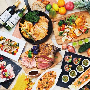 朝食 (ビュッフェ)、毎日提供 (有料)