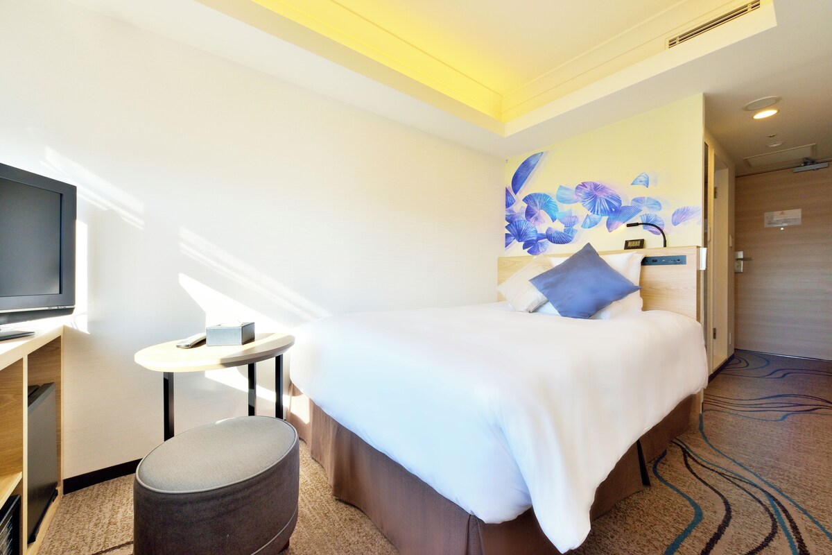 Executive Double Room | Pillowtop beds, in-room safe, blackout drapes, WiFi (free)