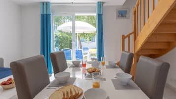 Apartment, 2 Bedrooms (Maisonnette) | Soundproofing, cots/infant beds, free WiFi