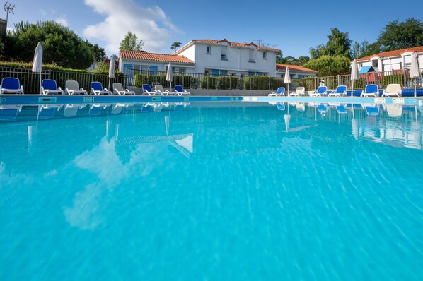 Piscine extérieure (ouverte en saison)