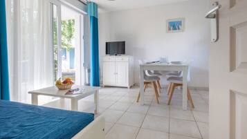 Apartment, 2 Bedrooms (Maisonnette) | Soundproofing, cribs/infant beds, free WiFi