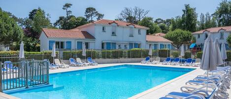 Seasonal outdoor pool