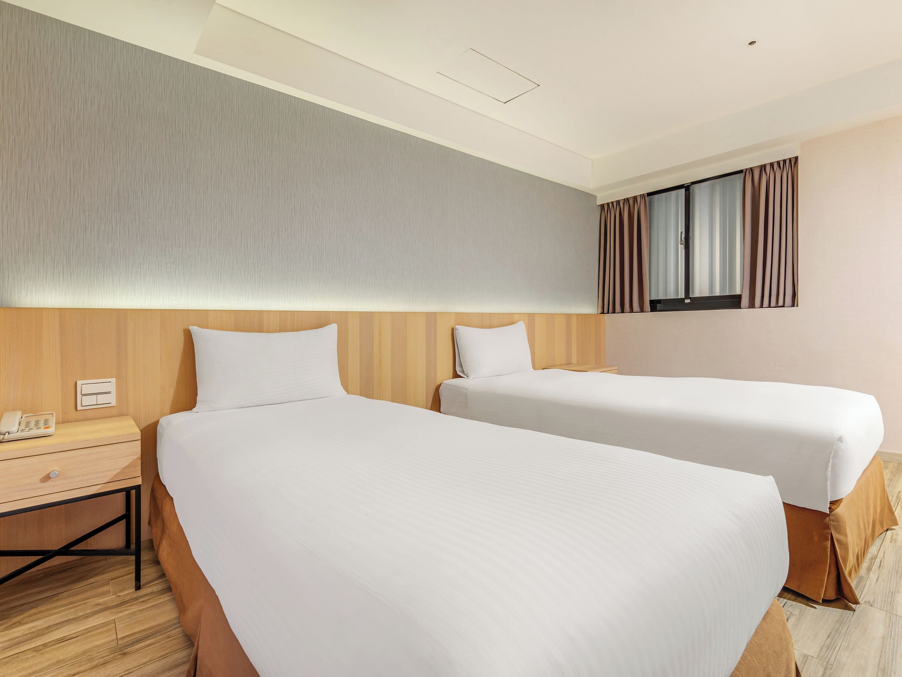 Standard Twin Room, No Windows