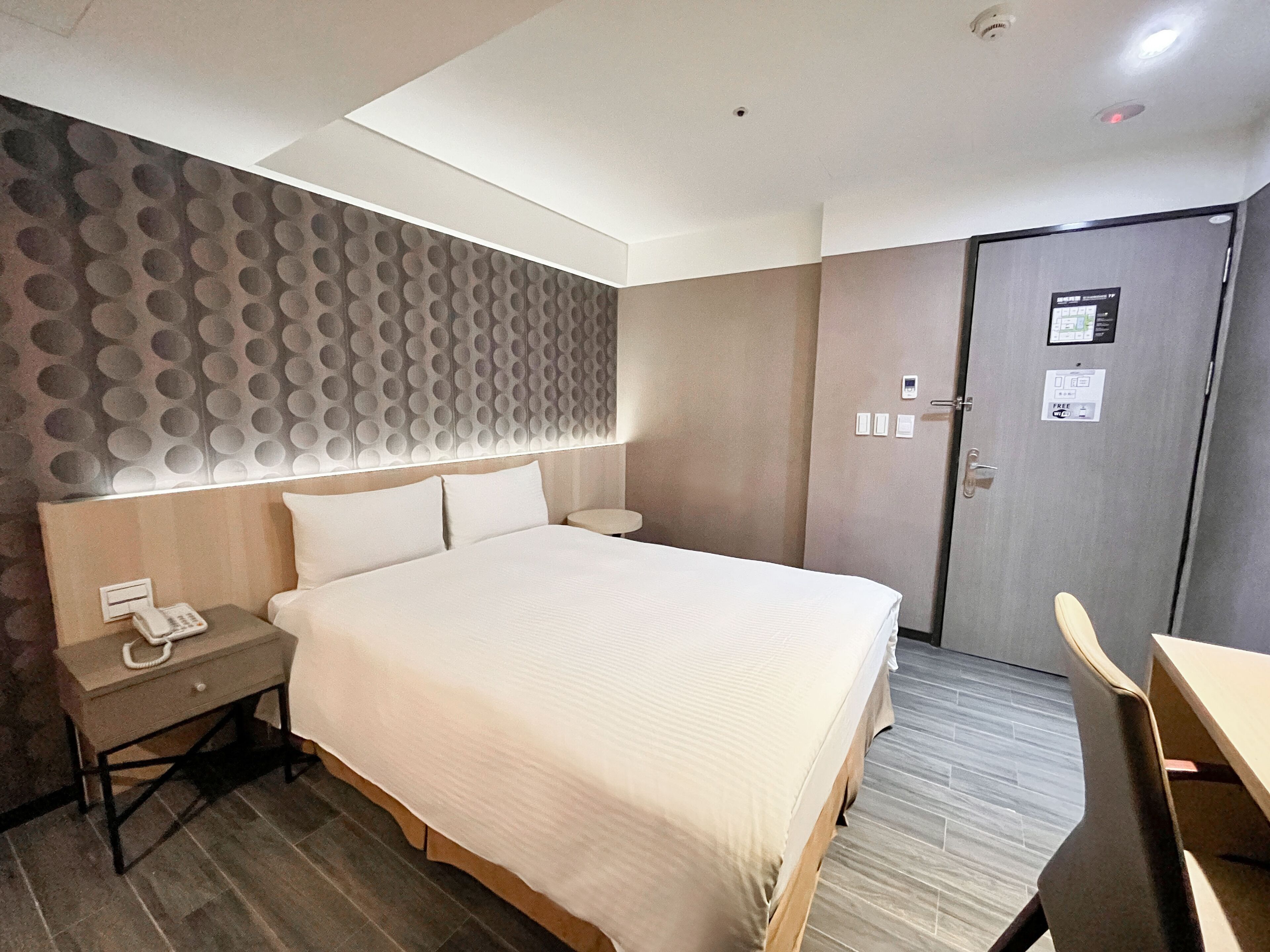 Couette en duvet, minibar, bureau, rideaux d’obscurcissement