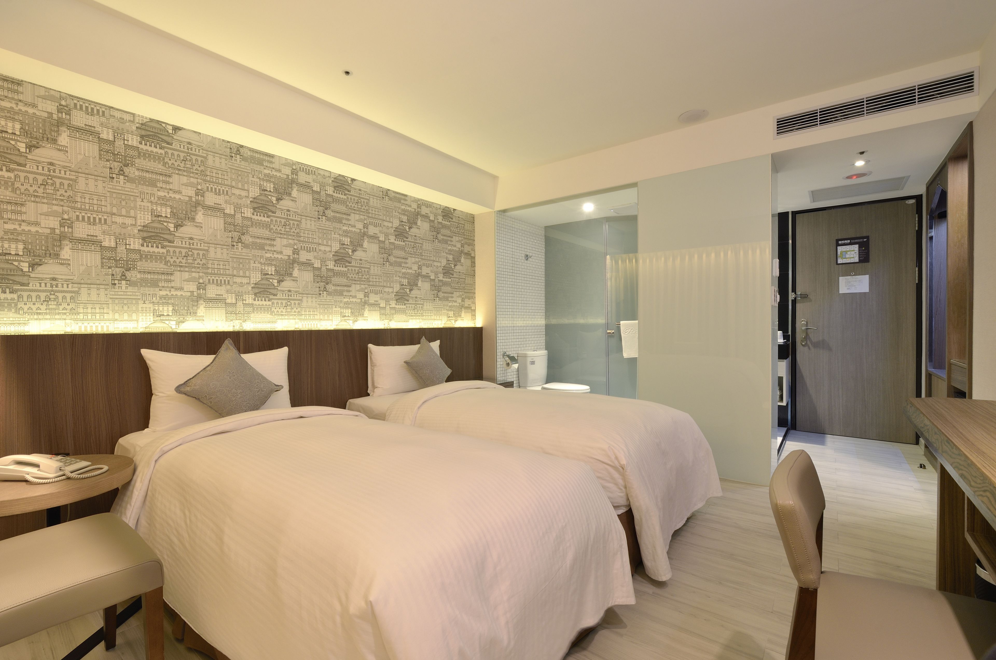 Couette en duvet, minibar, bureau, rideaux d’obscurcissement