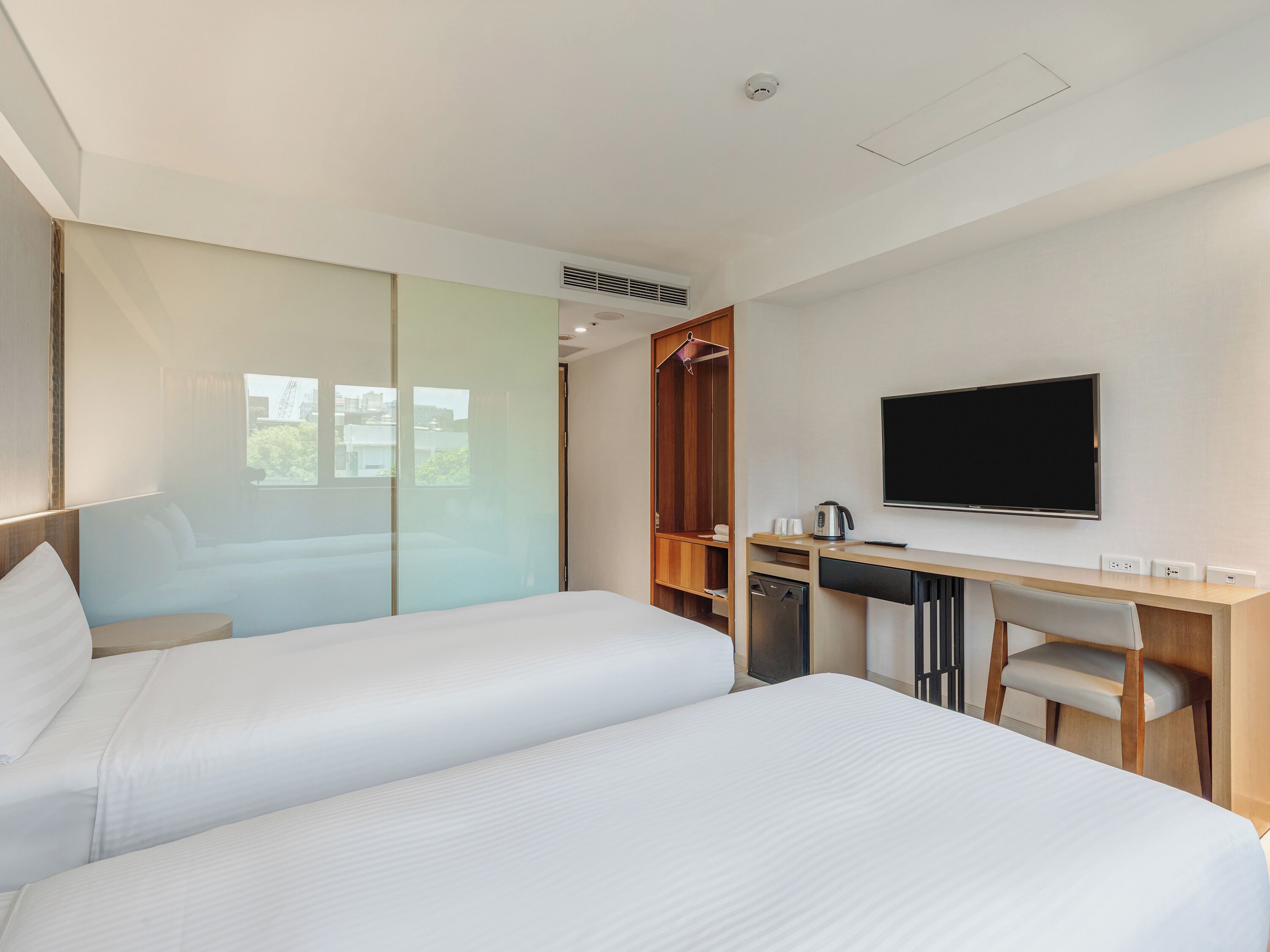 Superior Twin Room | Down comforters, minibar, desk, blackout drapes