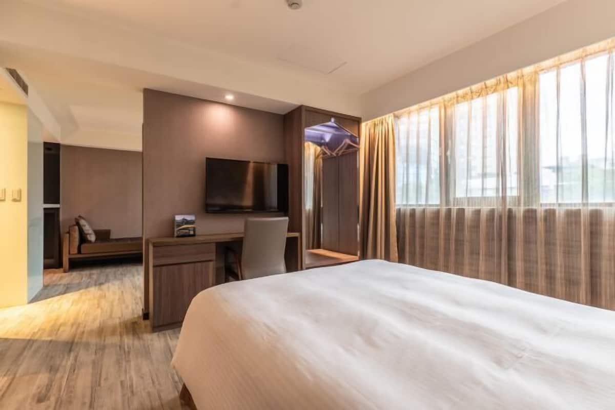 Down comforters, minibar, desk, blackout drapes