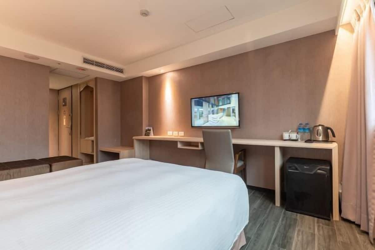 Down comforters, minibar, desk, blackout drapes