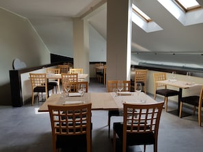 Breakfast, dinner served; Italian cuisine, alfresco dining