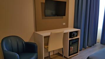 Minibar, una cassaforte in camera, una scrivania, tende oscuranti