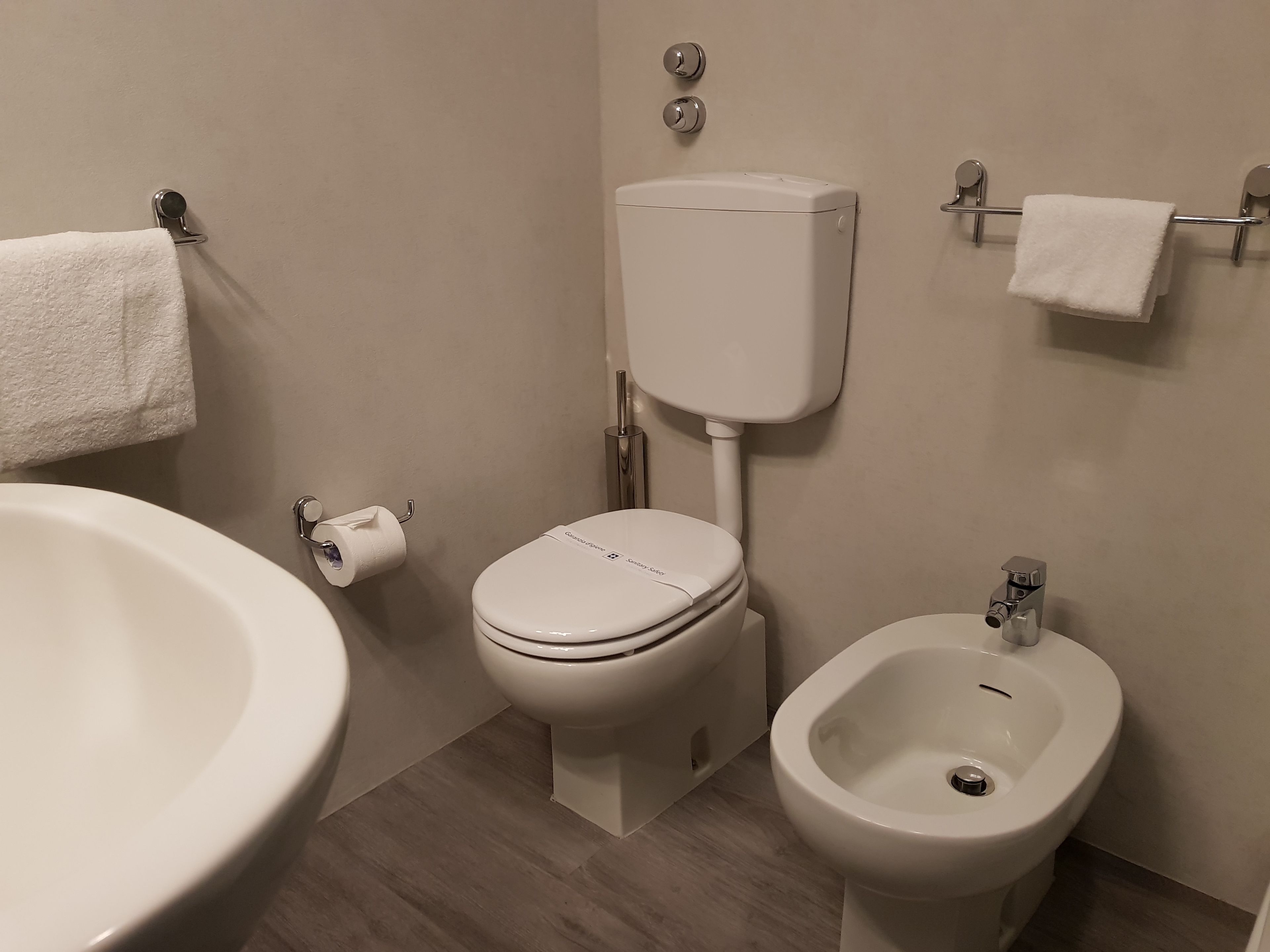 shower, rainfall showerhead, free toiletries, hair dryer