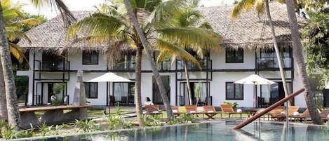 Outdoor pool, pool umbrellas