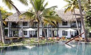Outdoor pool, pool umbrellas