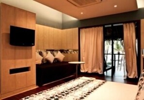 Minibar, tabla de planchar con plancha y wifi