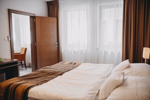 公寓, 2 间卧室 | 客房内保险箱、办公桌、遮光窗帘、熨斗/熨板
