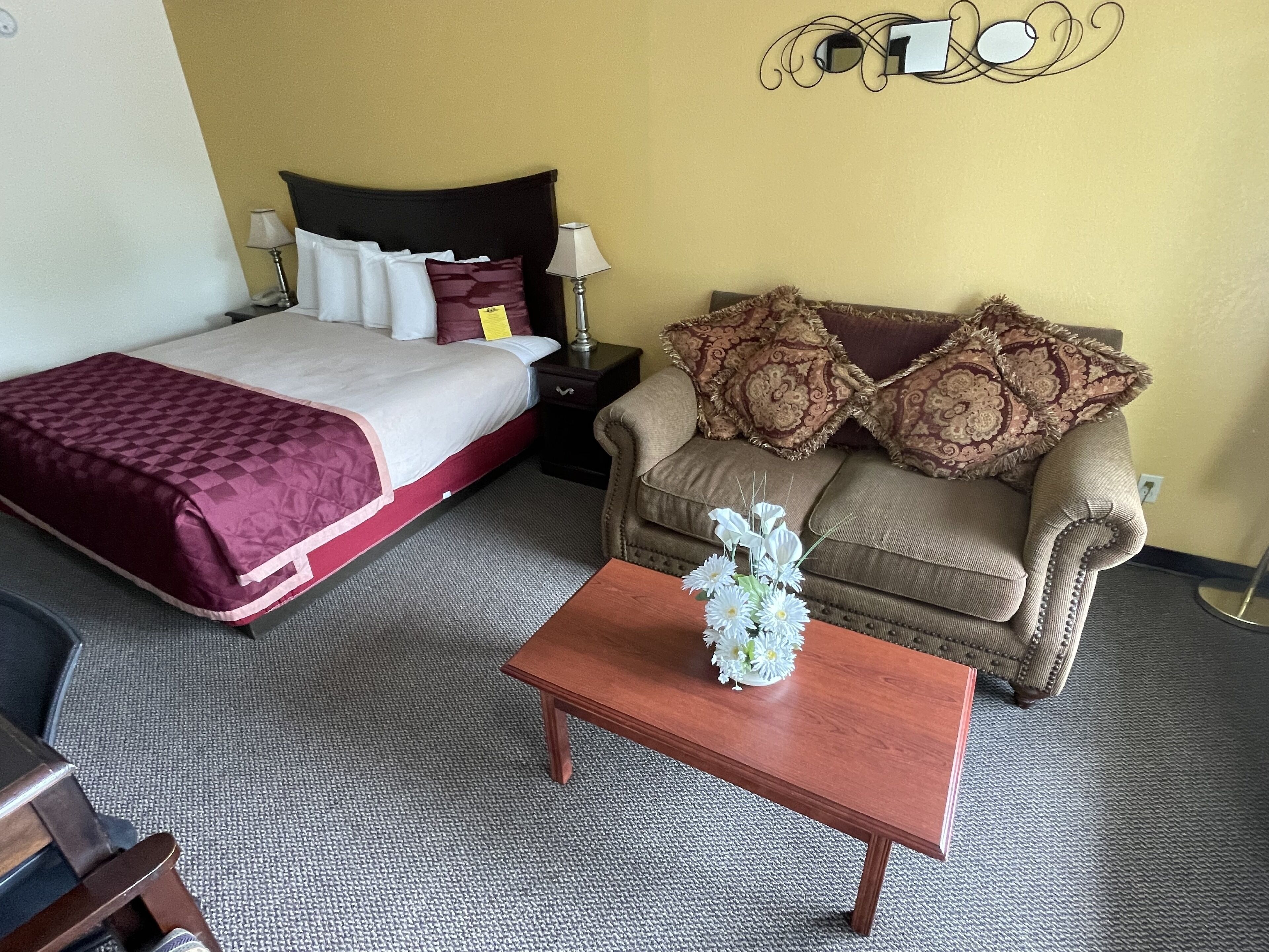 行政客房, 1 張特大雙人床, 非吸煙房 (with Sofa) | 舒適加層、獨特裝潢、布置獨特、隔音