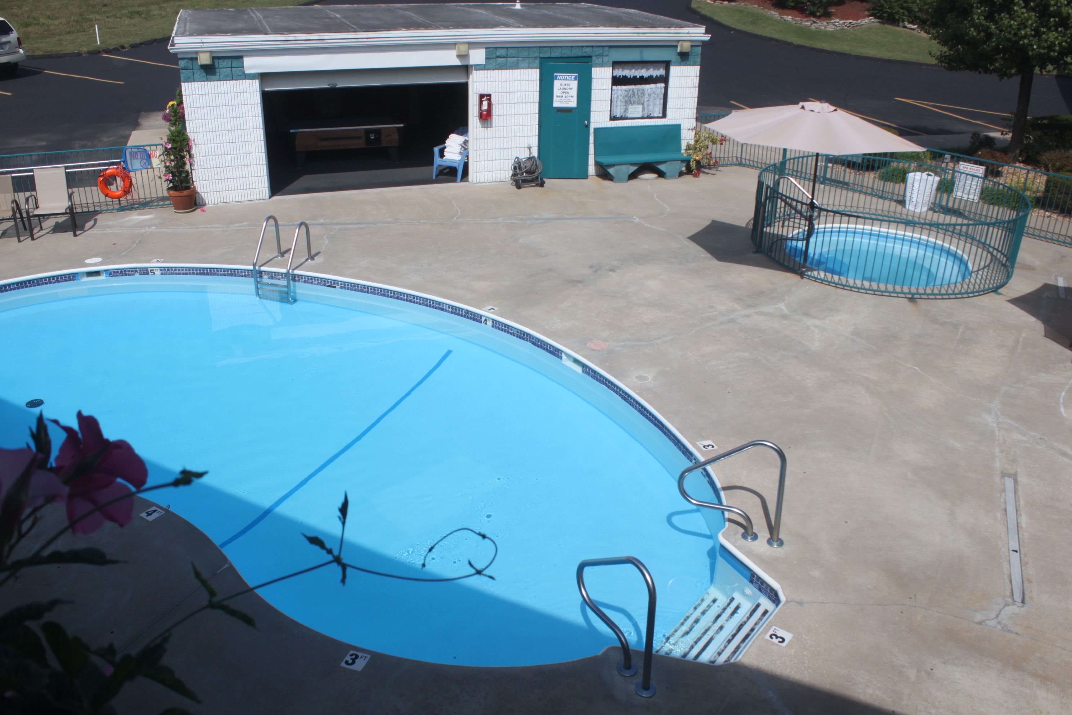 Seasonal outdoor pool, open 9:00 AM to 10:00 PM, pool loungers