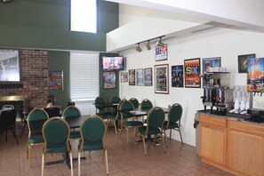 Free daily continental breakfast - Ozark Valley Lodge (Branson)