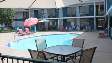 Seasonal outdoor pool, open 9:00 AM to 10:00 PM, pool loungers