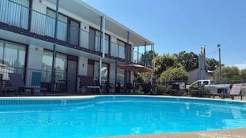 Seasonal outdoor pool, open 9:00 AM to 10:00 PM, pool loungers