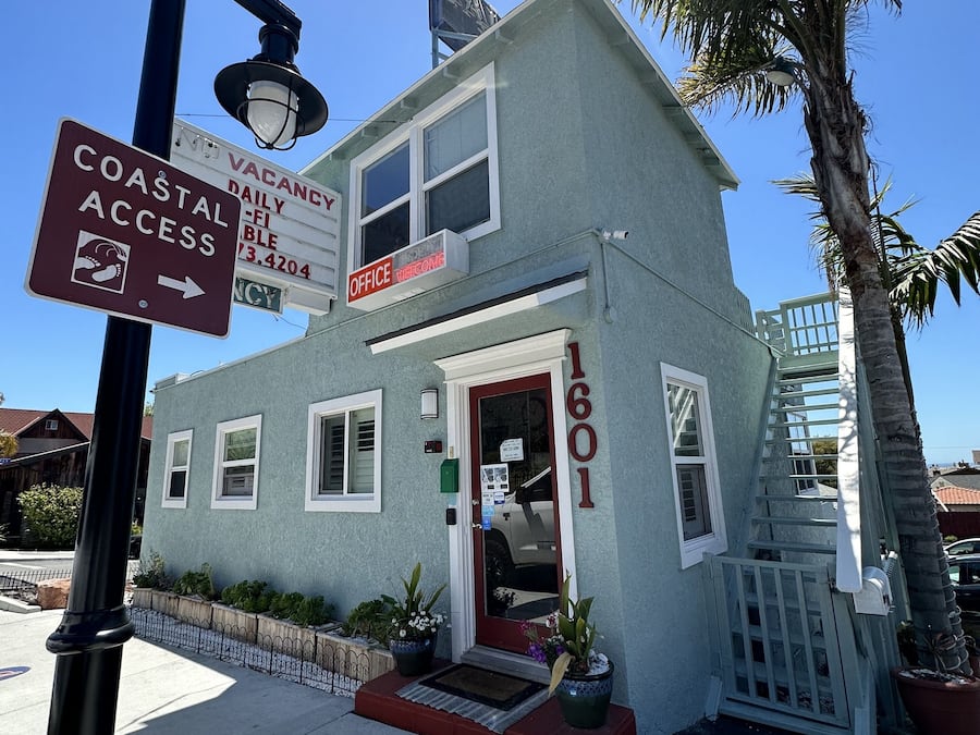 Family Room, Multiple Beds, Non Smoking | Restaurant