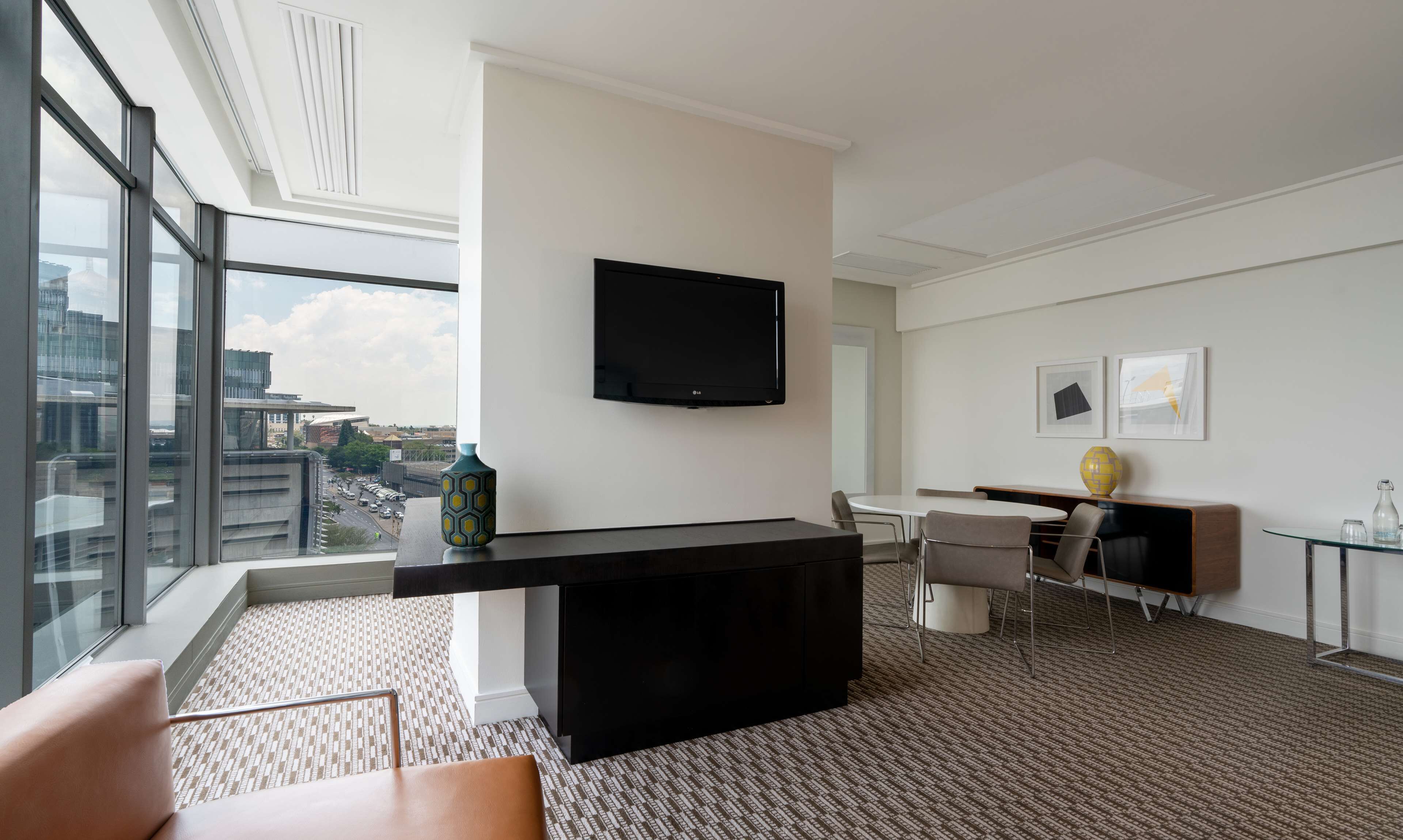 Suite, Club Lounge Access, City View (Balcony) | Living area