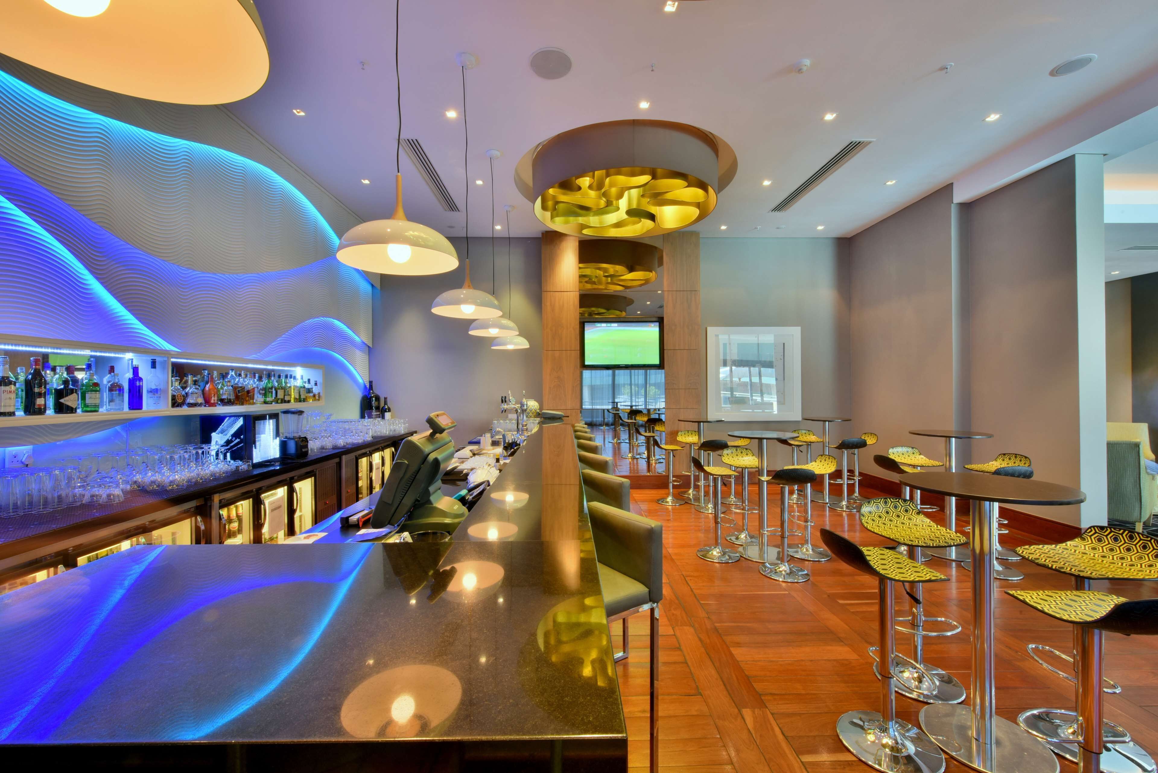 Gastropub, Blick auf den Pool, täglich geöffnet