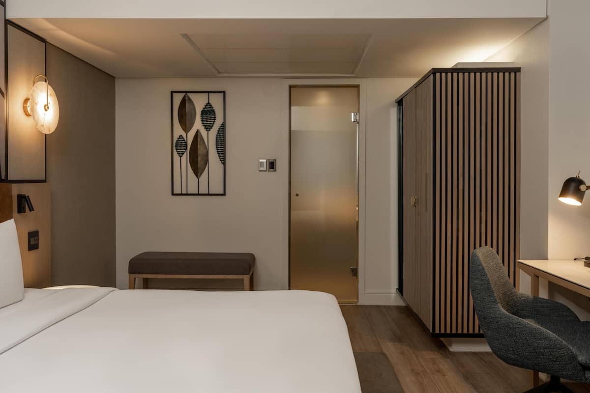 Junior Suite, Club lounge access | Premium bedding, minibar, in-room safe, desk