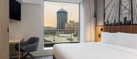 Suite, Club Lounge Access, City View (Balcony)