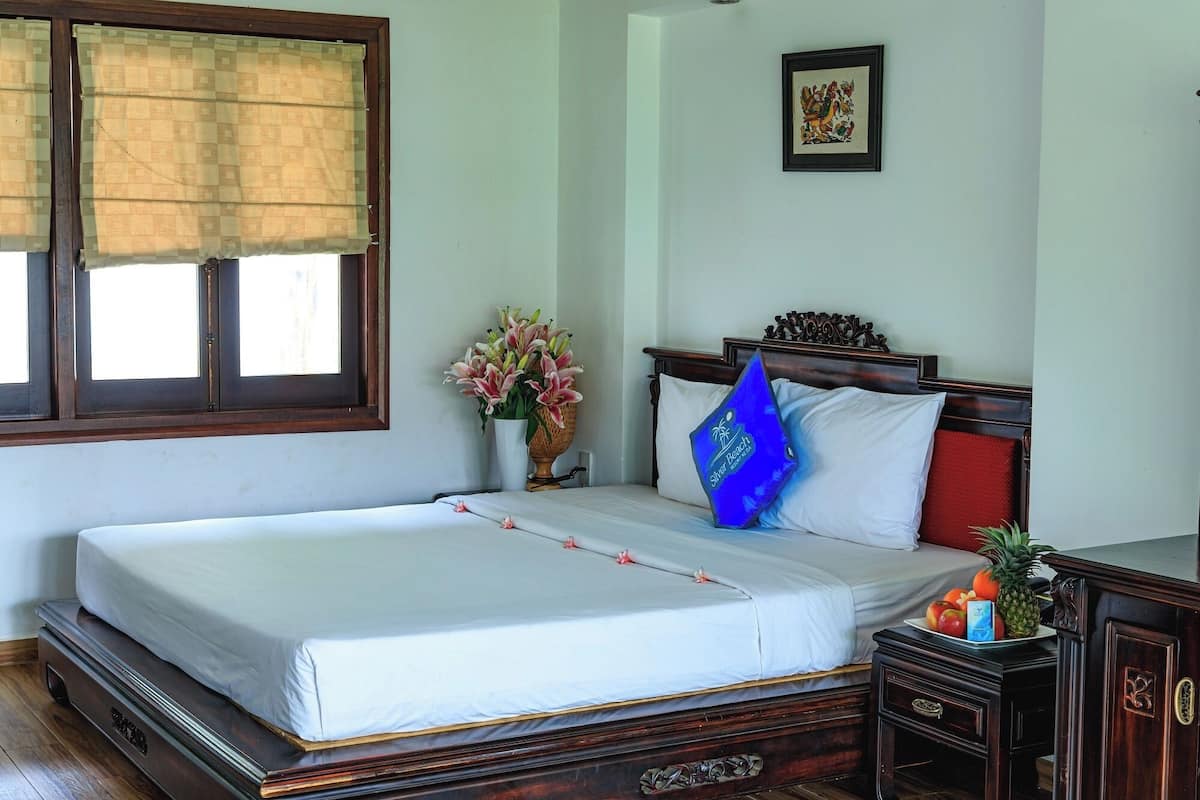Bungalow, Garden View | 1 bedroom, minibar, in-room safe, desk