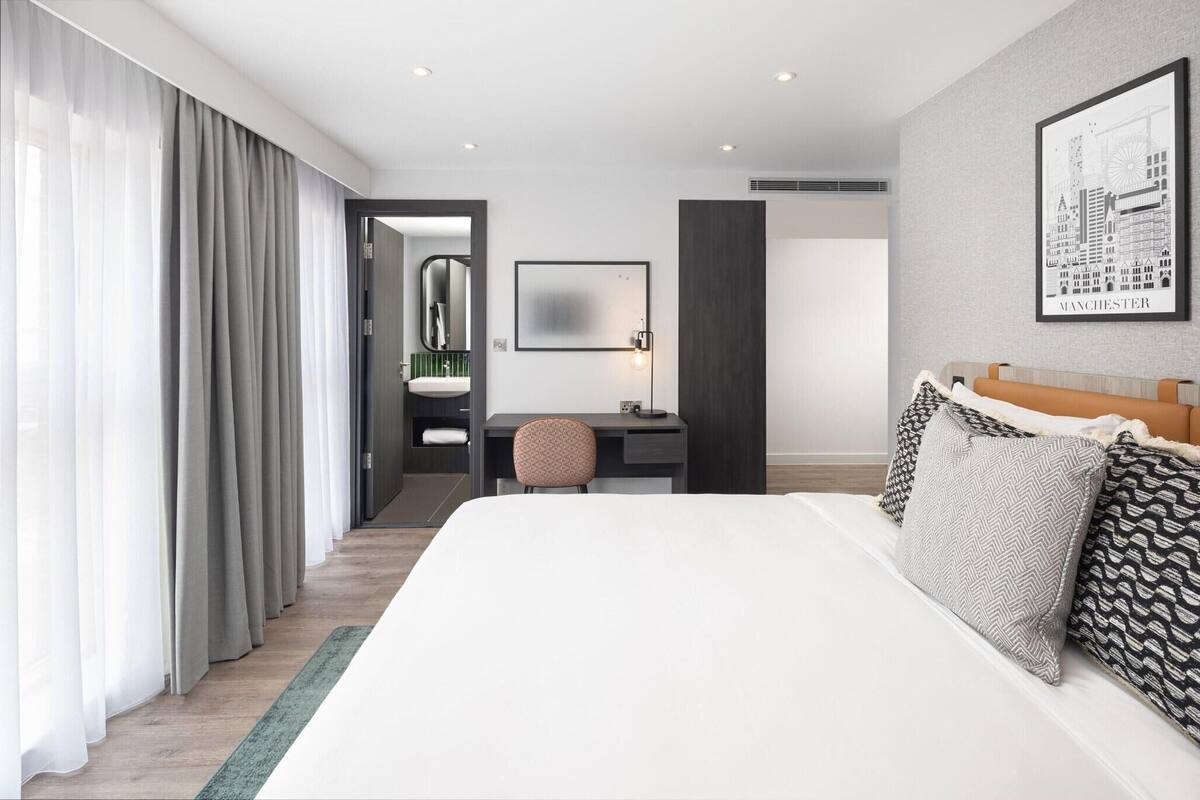 Premium bedding, pillowtop beds, in-room safe, desk