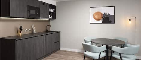 1 bedroom, premium bedding, pillowtop beds, in-room safe