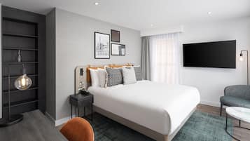 Room, 1 Queen Bed | Premium bedding, pillowtop beds, in-room safe, individually decorated