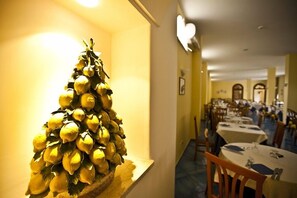 Breakfast, lunch and dinner served - Hotel Terme Elisabetta (Casamicciola Terme)