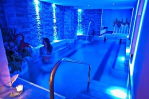 Piscine intérieure, piscine extérieure