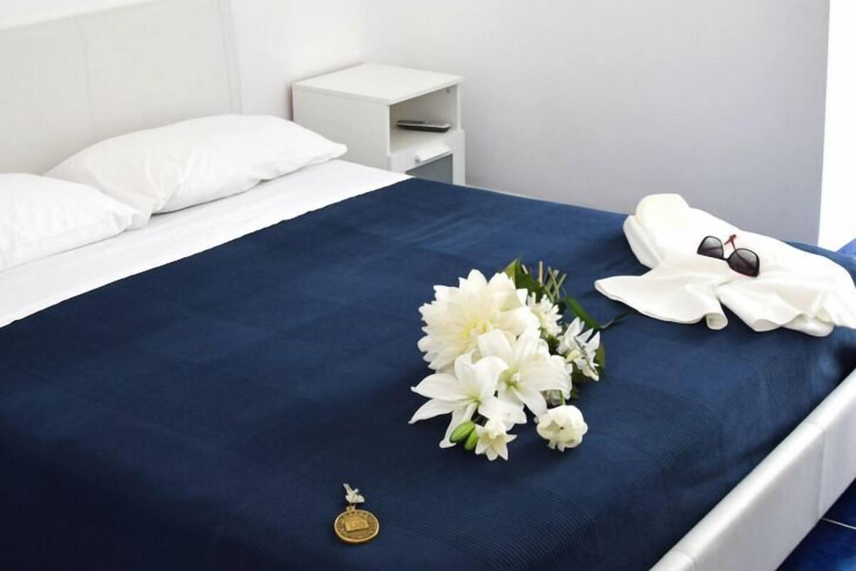Luxe beddengoed, een minibar, een kluis op de kamer, een bureau