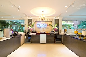 Daily buffet breakfast for a fee - LK Mantra Pura Resort (Pattaya)