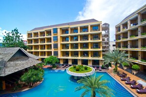 Outdoor pool - LK Mantra Pura Resort (Pattaya)