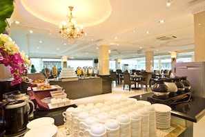 Daily buffet breakfast for a fee - LK Mantra Pura Resort (Pattaya)