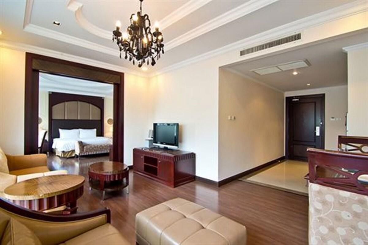 Minibar, in-room safe, desk, soundproofing