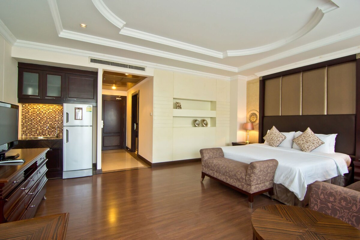 Minibar, in-room safe, desk, soundproofing
