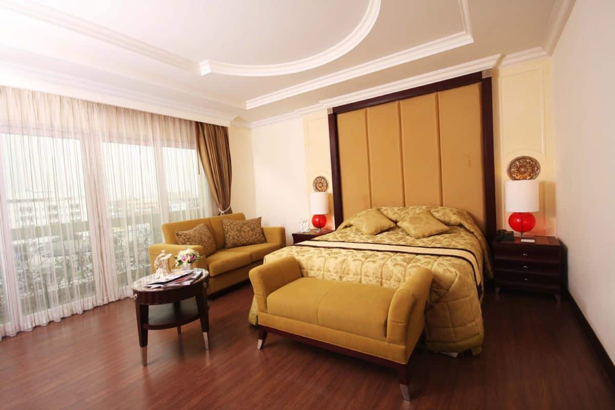 Phòng Deluxe | Minibar, két bảo mật tại phòng, bàn, phòng cách âm